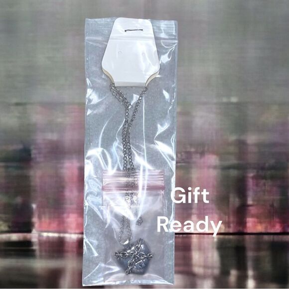 Unisex l Heart-in-Chains l Silver Necklace l New - Picture 4 of 7